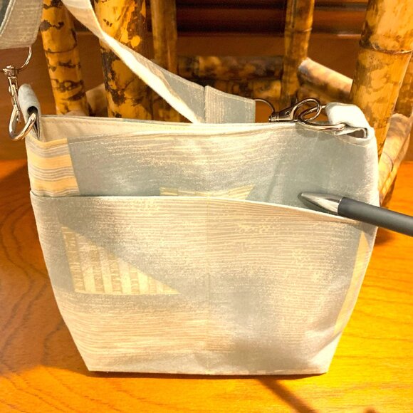 Handmade Cotton Mini Crossbody Bag with Lining and Magnetic Snap Closure - Picture 5 of 6